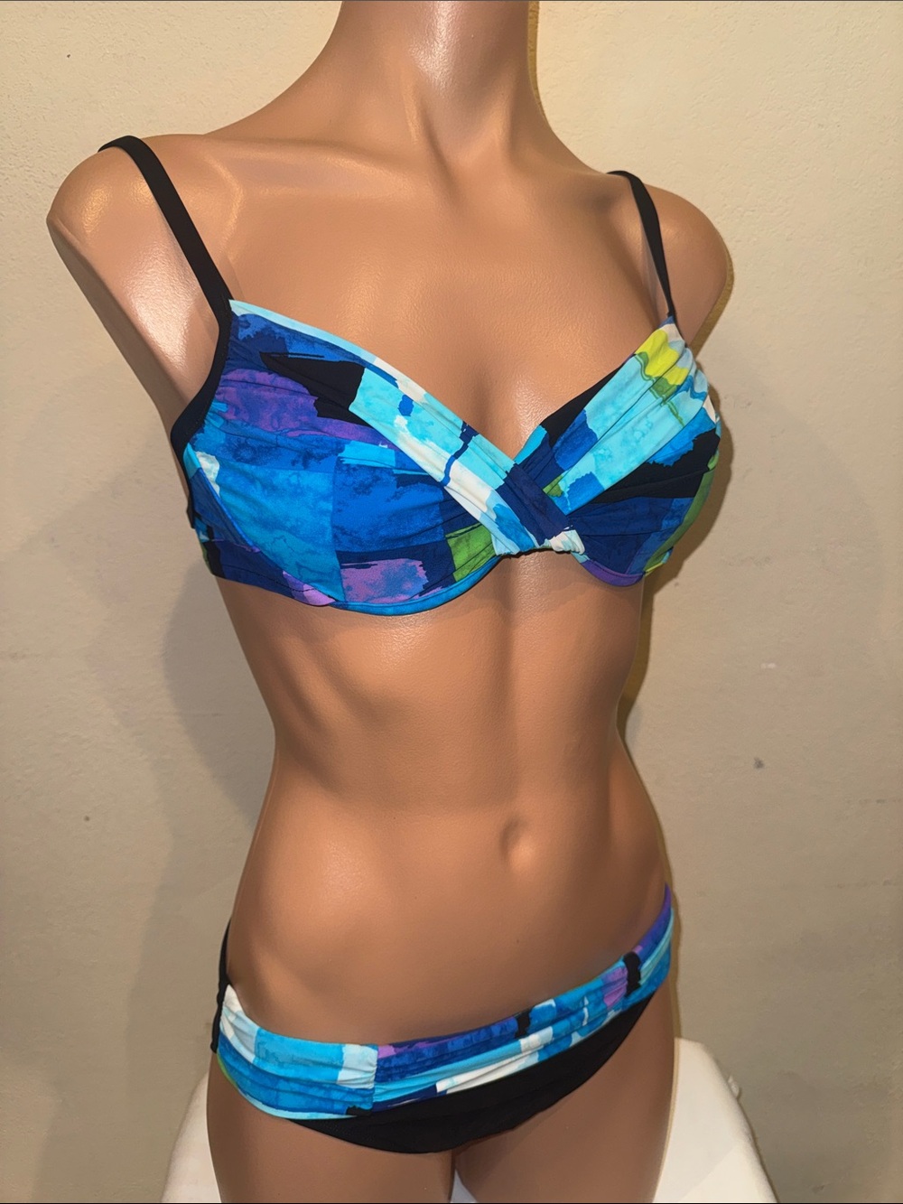 NWT 2Bamboo bikini set underwire size S 32-34B/C